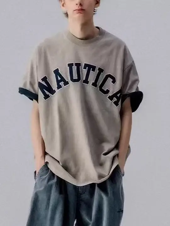 刺繍ロゴデザインの重厚感あるラウンドネックTシャツ【日系水洗い加工・シティボーイスタイル】