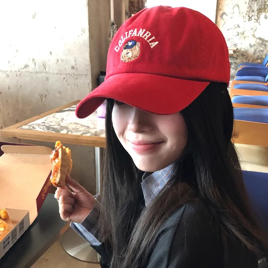 可愛いクマデザインのキャップ：春夏用・日除け・韓国風の実用性と着用シーン