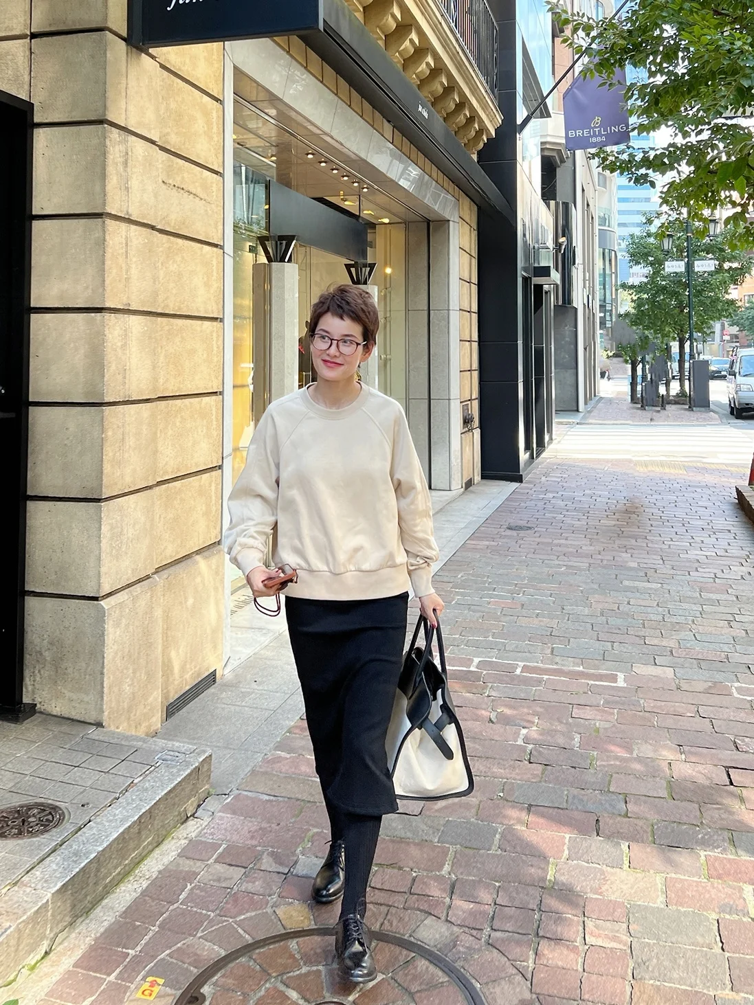 大人可愛い服 40代コーデの秘密：レトロデザインネックスウェットの着こなし術