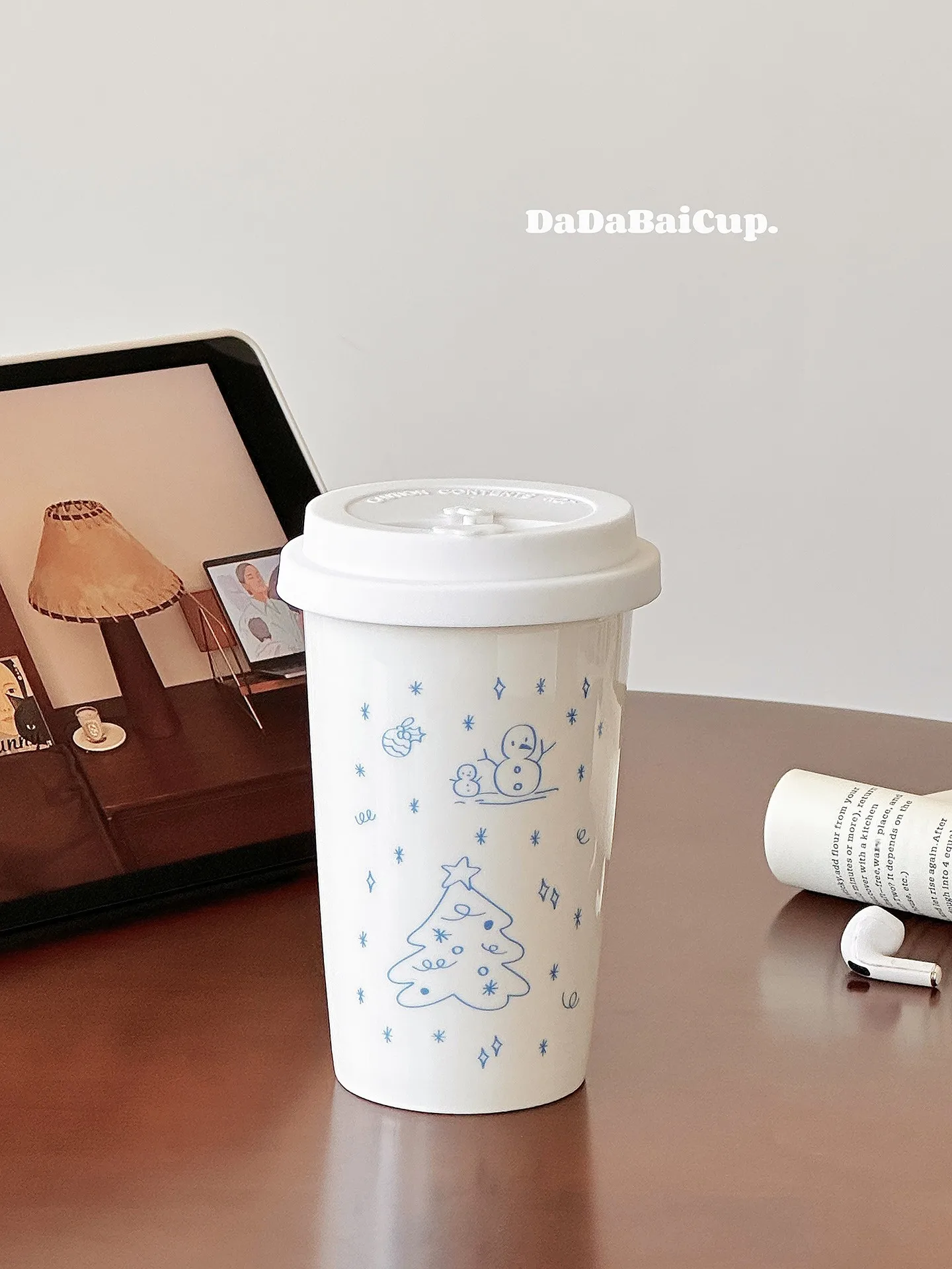 かわいらしいクリスマスツリーの陶器製コーヒーマグカップ：職場で使える女性へのプレゼント