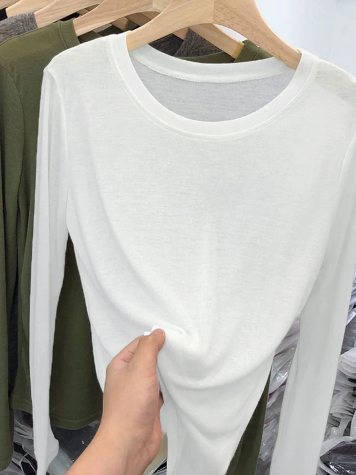 黒い服が復活する理由は？その本質と、私たちの日常にどう取り入れるか