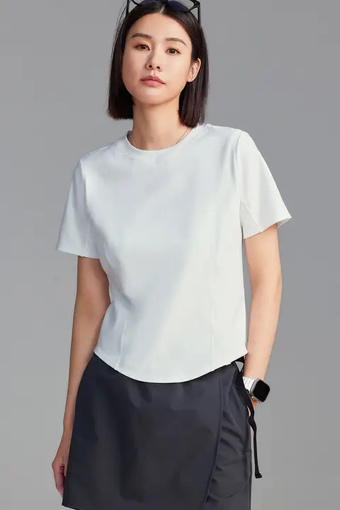 夏用ミニマルデザインのショートスリーブTシャツ【解構デザイン・スリムフィット・正肩】