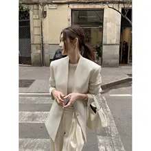 シンプルな白色のジャケット【カジュアルスタイル・薄手・大人の雰囲気・レトロな魅力】（セットアップ対応）