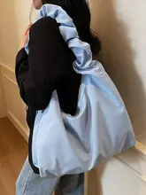 シンプルなカジュアルショッピングバッグ【大容量・キャンバストート・肩掛け対応】