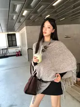 キャメルカラーのケープショール【ハイエンド・千鳥格子・フリンジ付き・ニット】