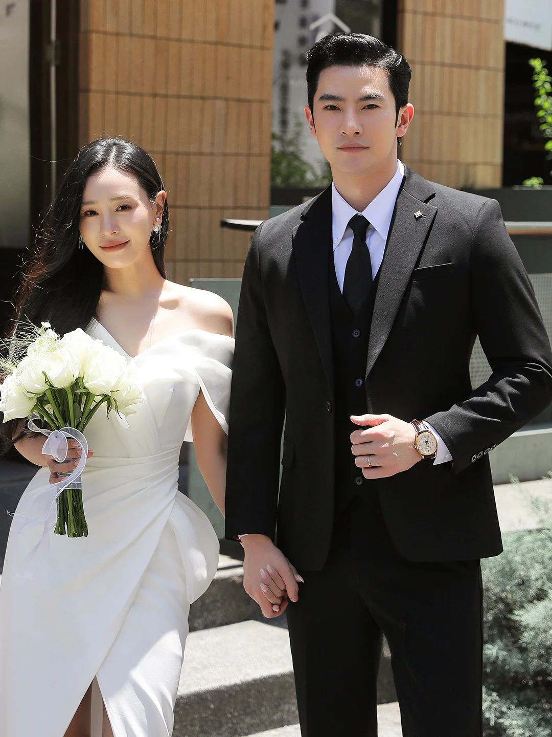 結婚式スーツグレーを選ぶときに迷うなら、この1点セットが救う