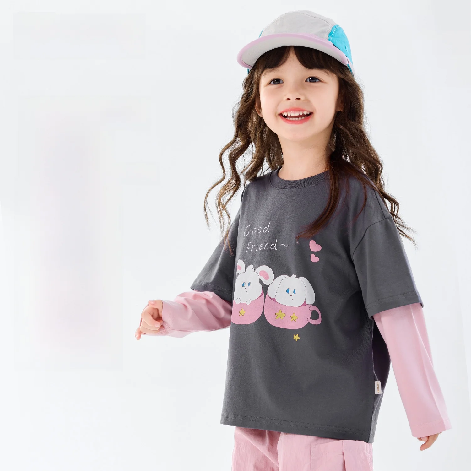 幼児前期に適したデザインTシャツ：9ヶ月から使える抗菌長袖トップスの実用性解析
