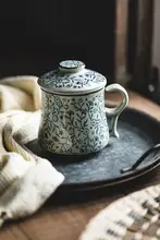 青花柄陶器製茶杯【茶水分離・蓋付き・復古的な釉下彩】