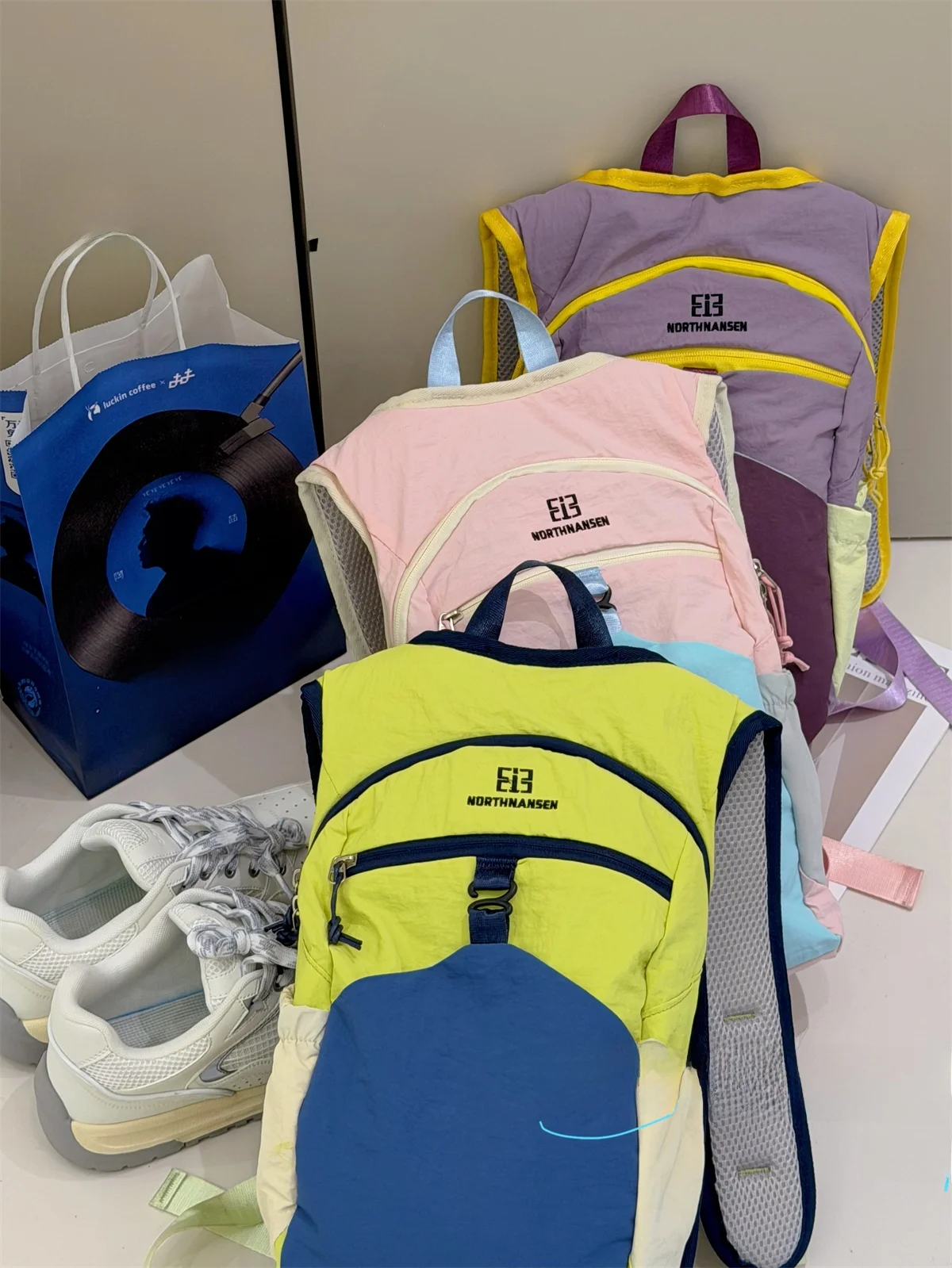女性用ハイキングバックパック：軽量  で機能性とファッションを兼ね備えた選択肢