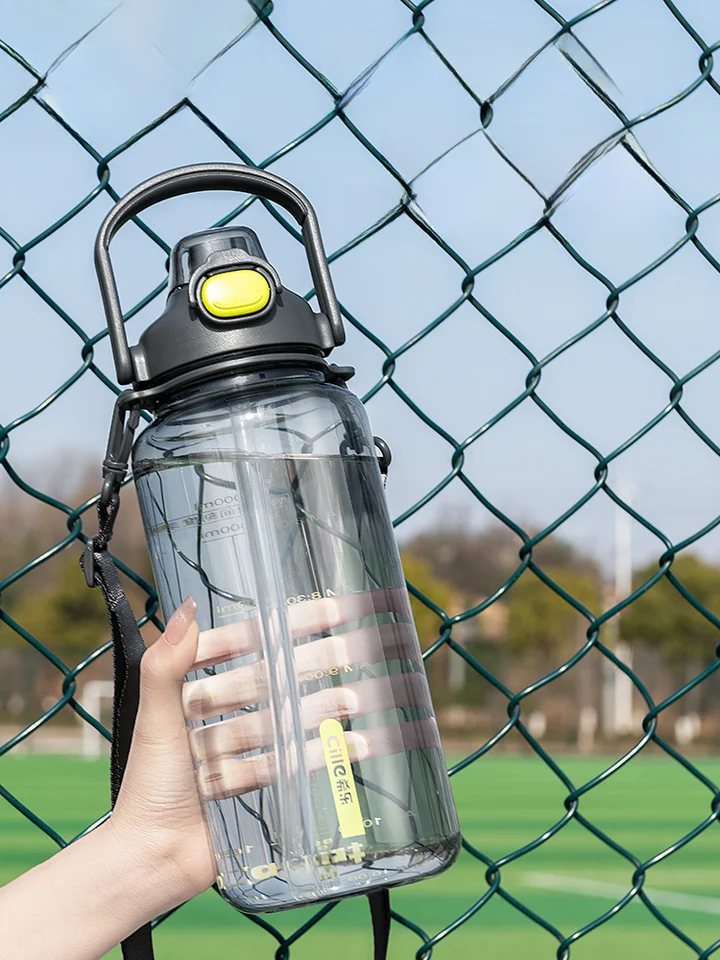 希楽 大容量トライタン製 ストロー付きボトル【夏用・携帯便利・プラスチック製・スポーツ用】