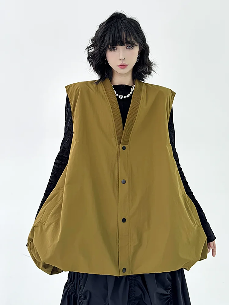 春にぴったりなフラワーバッド型ベスト：40代女性の  フェスファッションに最適な洗練デザイン