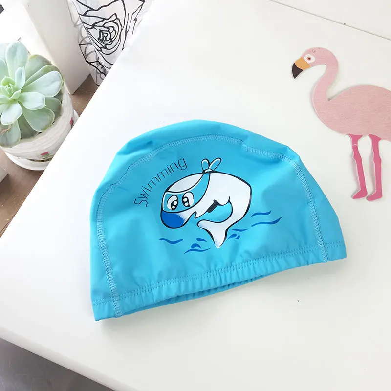 長髪の子どもが水泳で髪を濡れないようにするには、どんなスイムキャップがおすすめ？