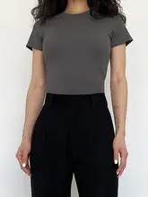シンプルなデザインのレディース薄手タイトフィットTシャツ【夏用・半袖・黒白】