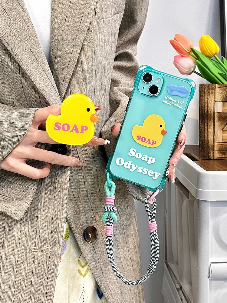 風呂にスマホを置くのは安全か？かわいい小黄鸭デザインのケースが解決するリアルな悩み