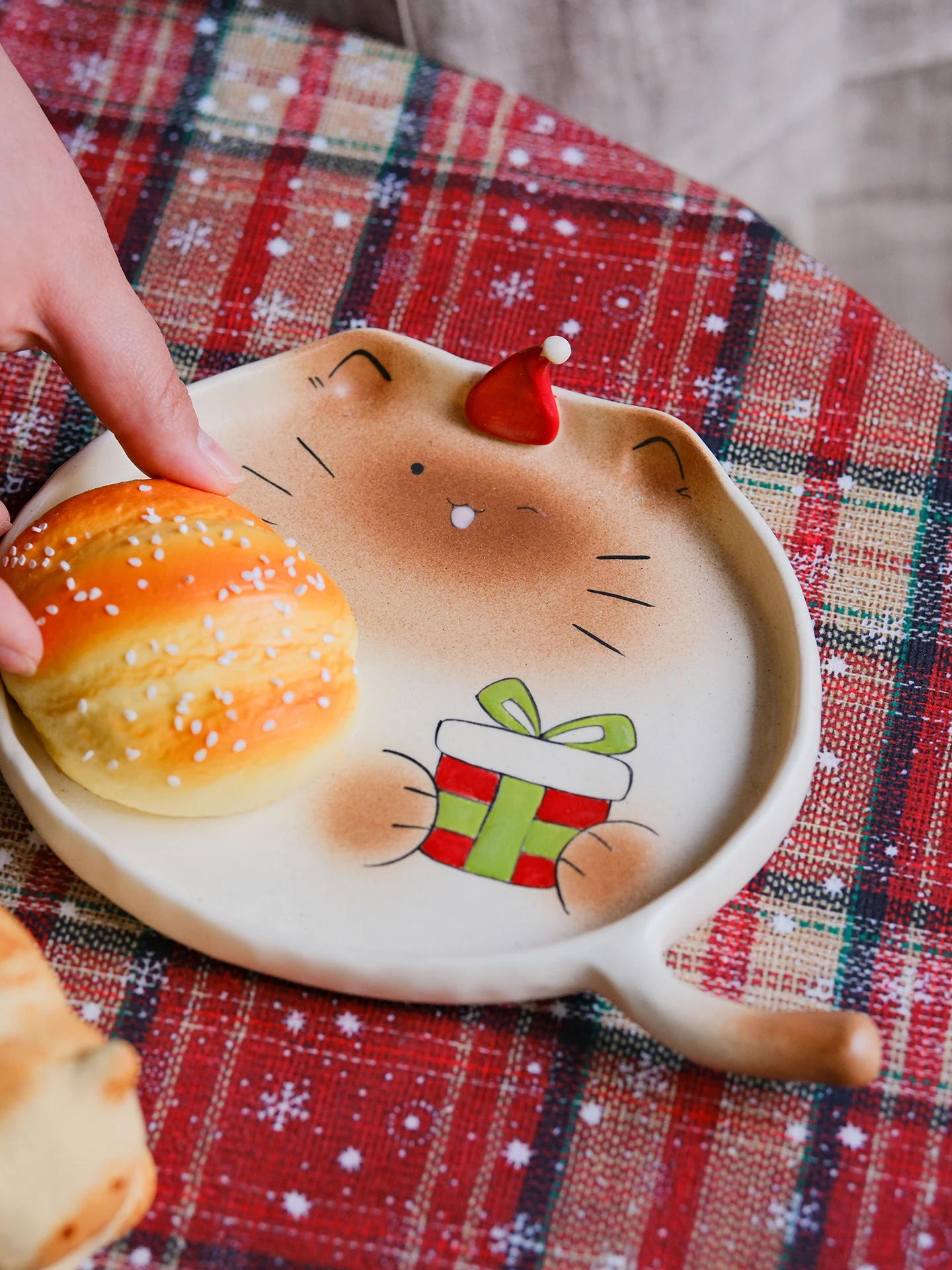 可愛いシャム猫デザインのプレート：子供向けクリスマスギフトの実用性とデザイン特性