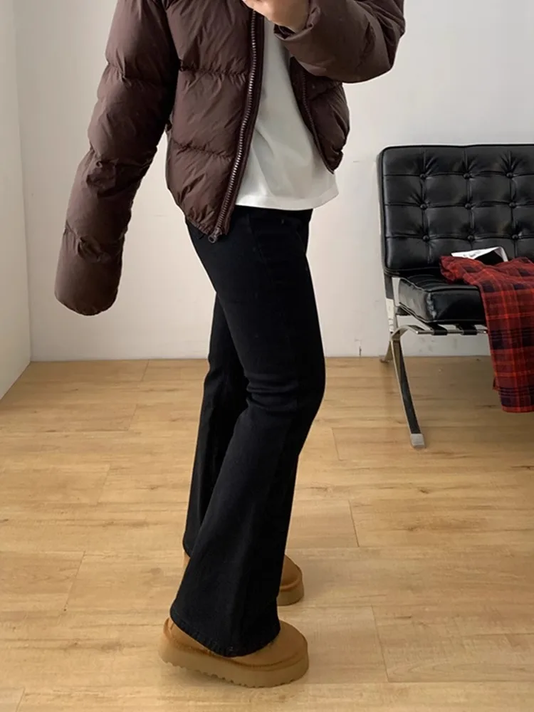 黒のストレッチフレアパンツ：骨格ストレート女性に最適なハイウエストスタイルアップアイテム