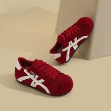レディース スポーツシューズ【赤色・内蔵ヒール・軽量ソフトソール・デザイン性高い】