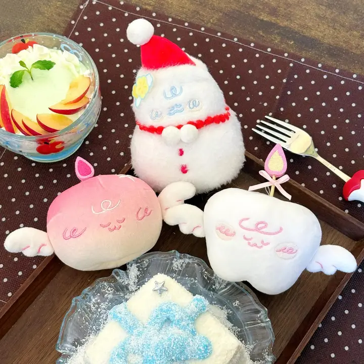 宇宙デザインの毛のあるアップルと雪だるまのストラップ【オリジナルデザイン・掛けるタイプ】