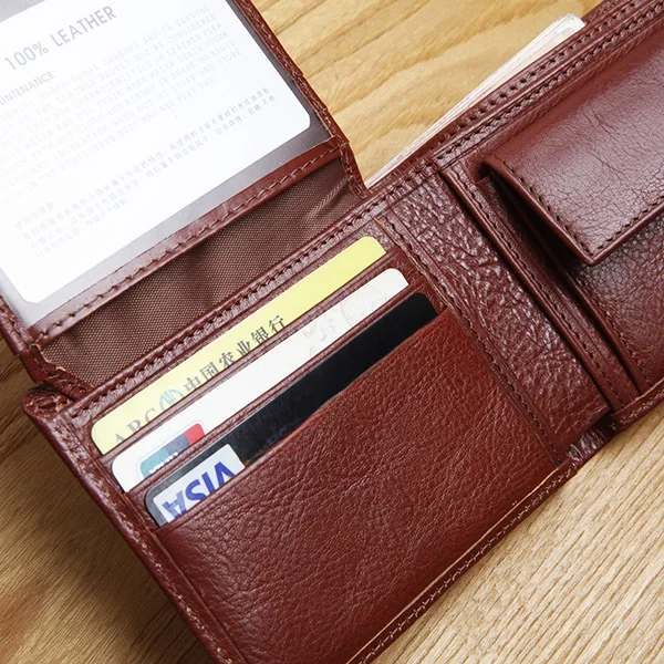 メンズコンパクト財布 フラップ仕様の本革ショートファーストレイヤー
