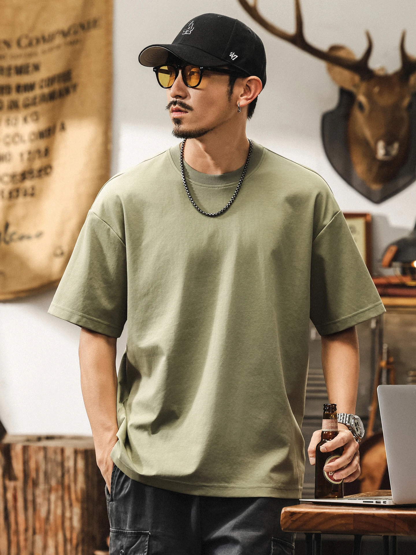 メンズ半袖Tシャツは、本当に「シンプル」が勝ちなのか？