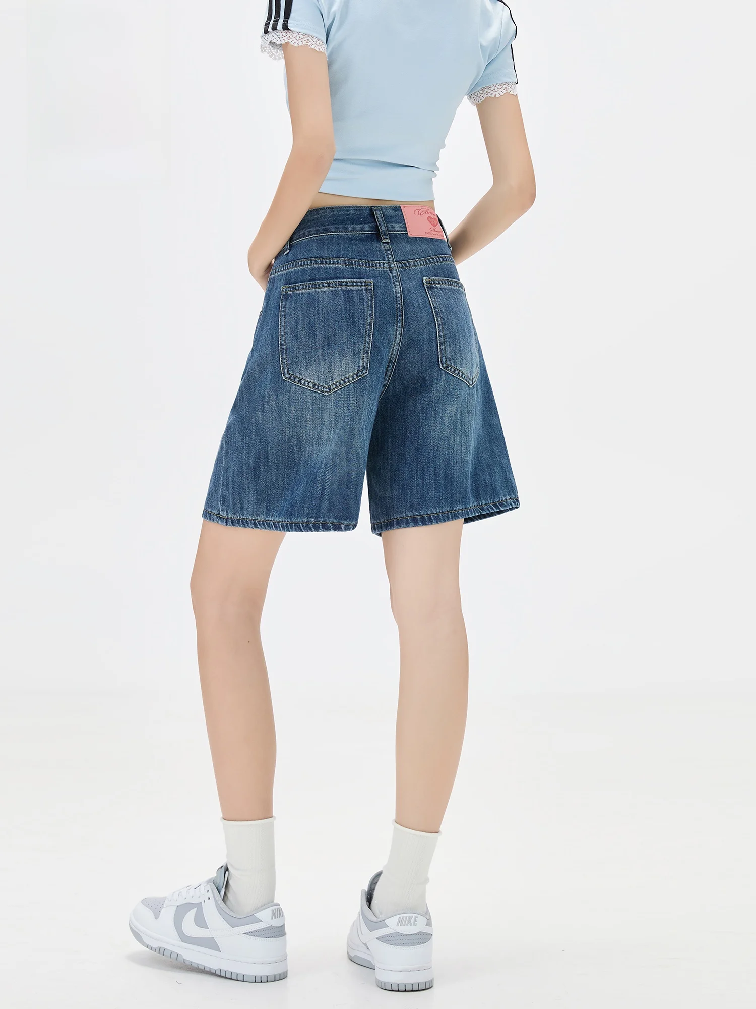 スライディングパンツとラップパ ンツの違いを知れば、今すぐ着たいデニムショートパンツは？