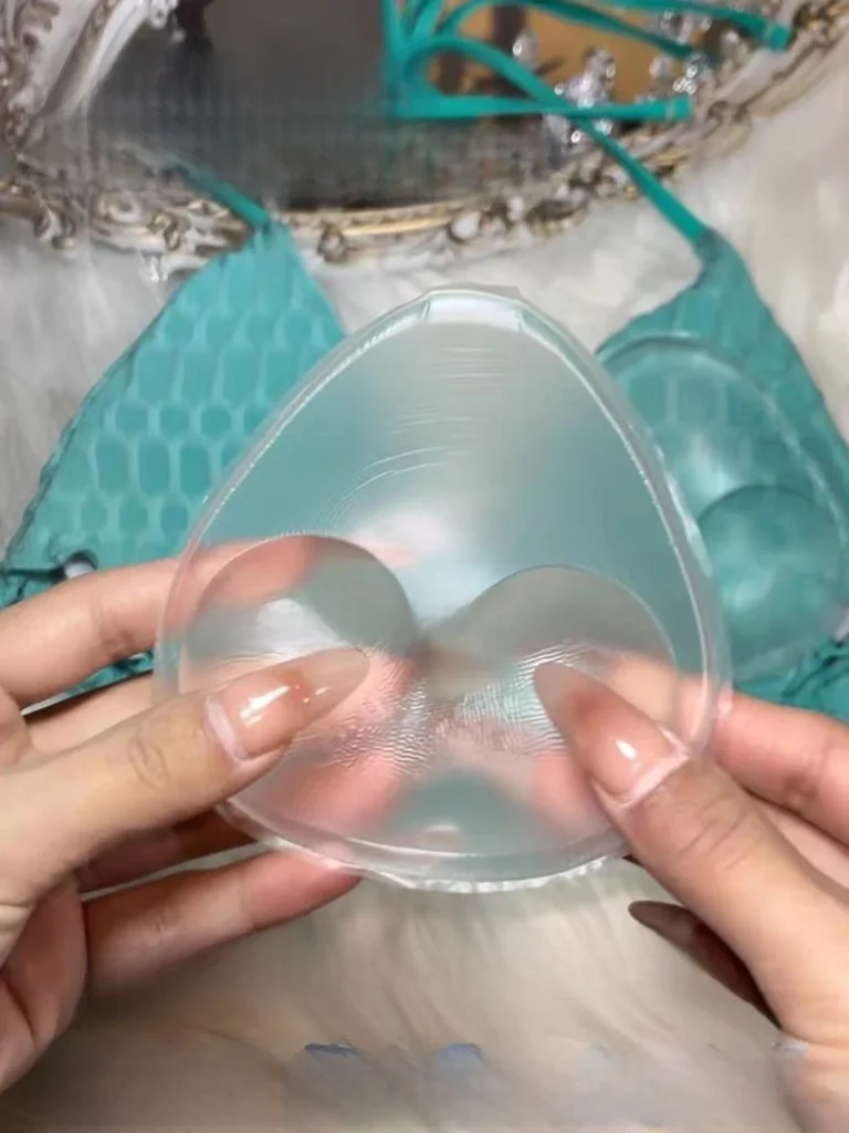 水着用シリコンカップ：防水・バストアップ機能を備えたビキニ対応アイテム