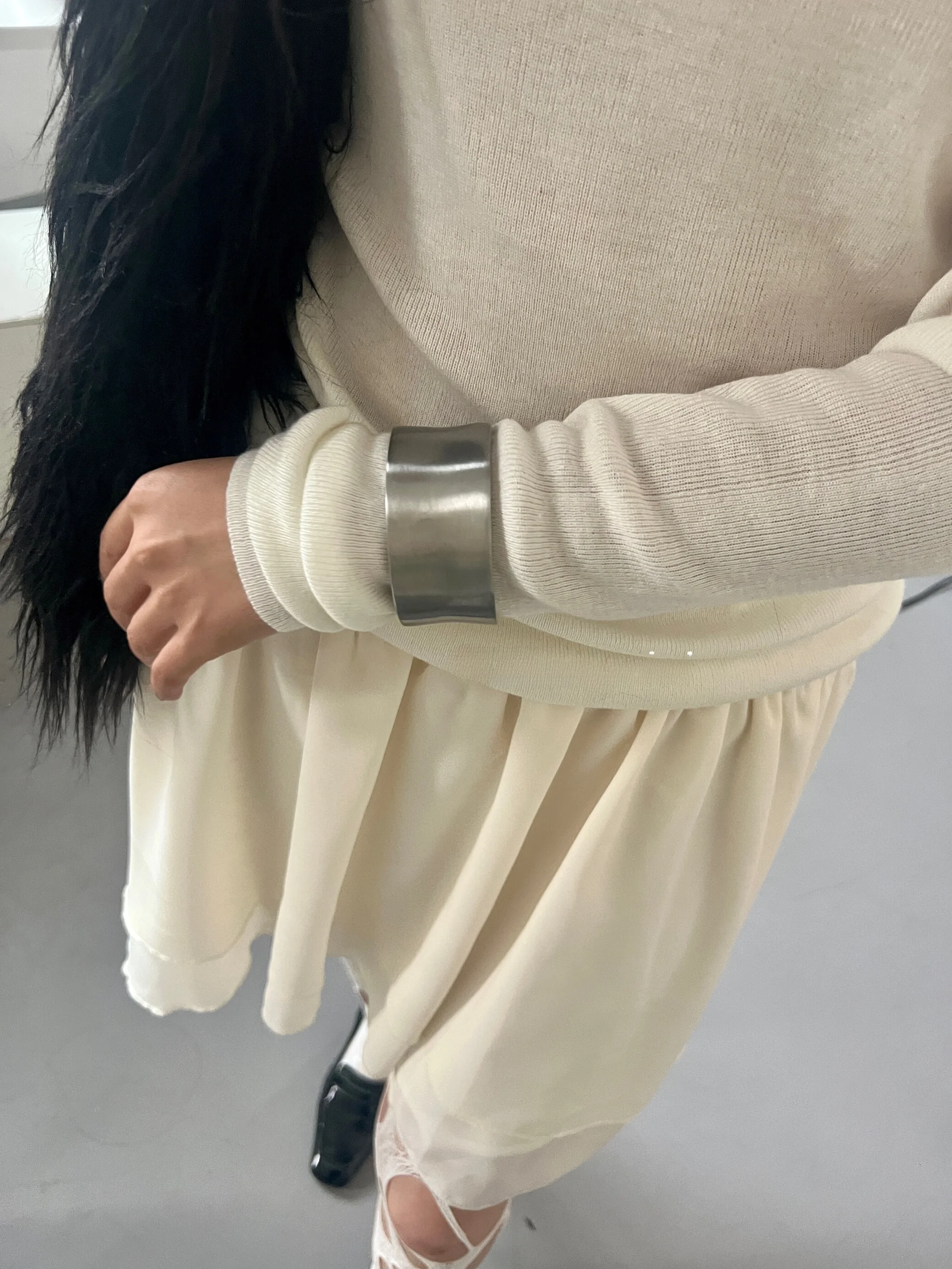マットな質感のワイドバングル【小物デザイン・ビンテージ風・女性用】：手作りアクセサリーの実用性と価格帯を解説