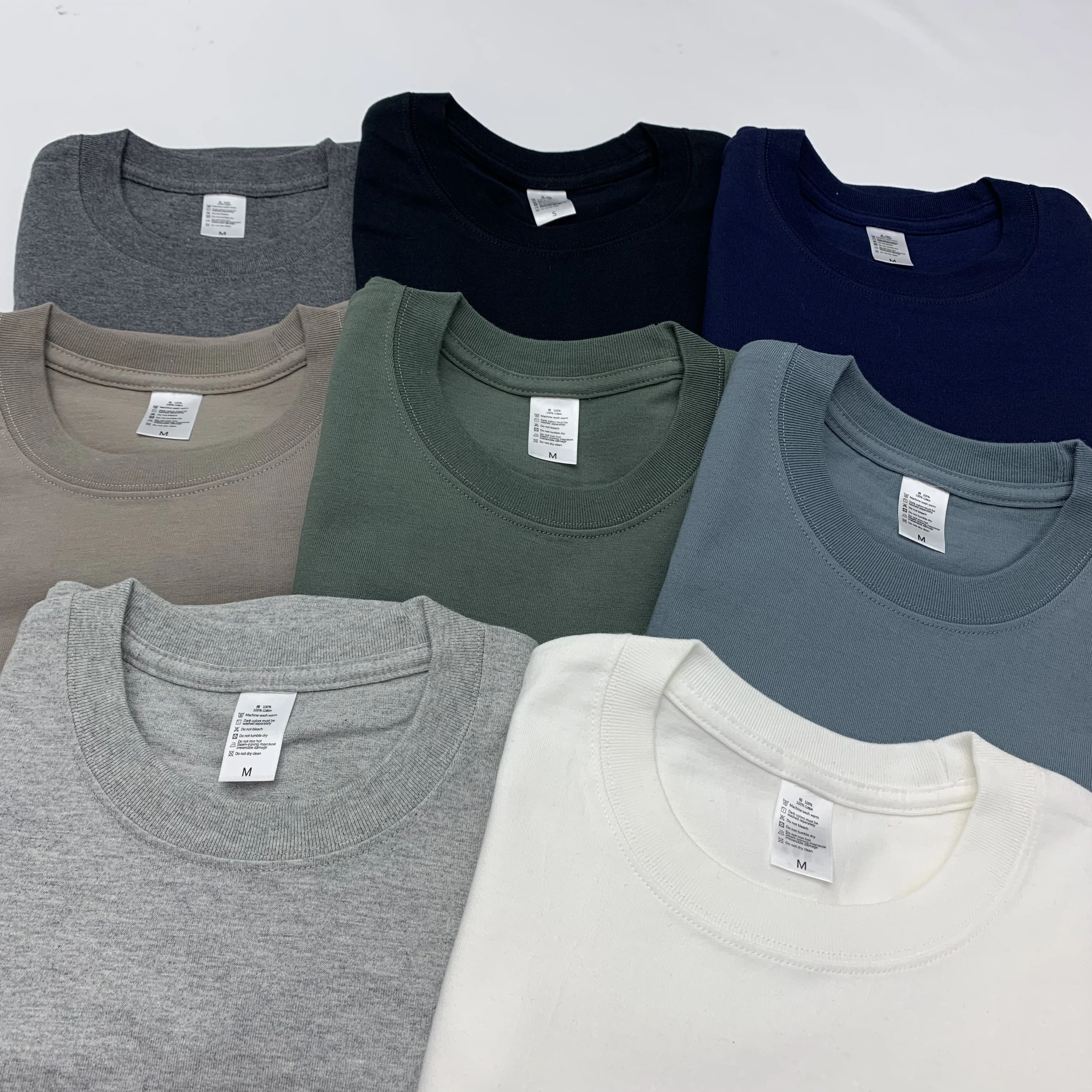 メンズロングtシャツの定番コットンモデル：シンプ ルで四季通用の着こなしガイド