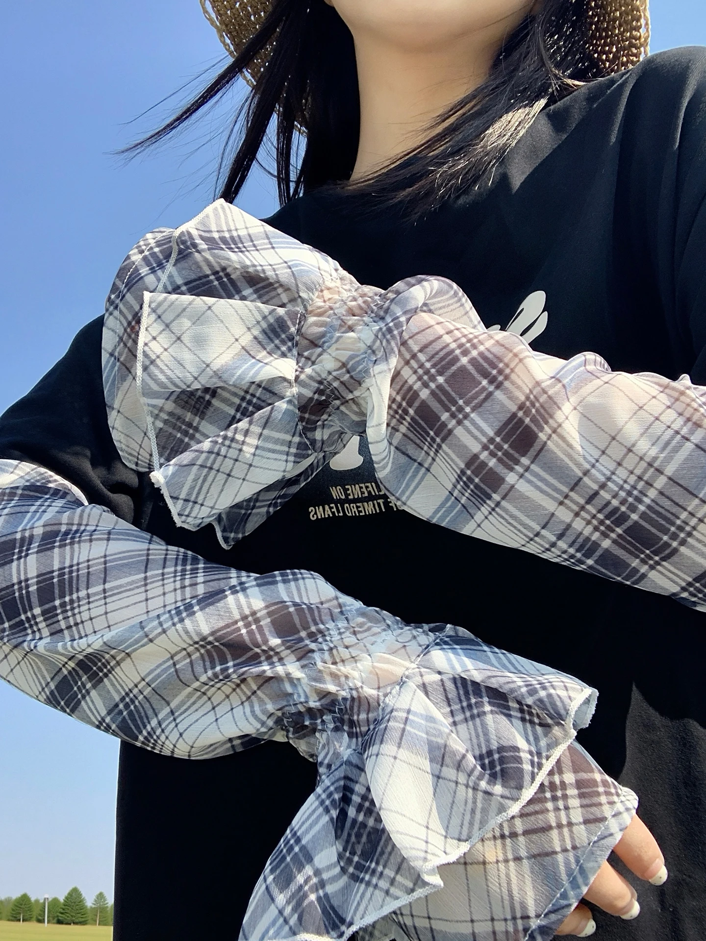 夏用 UVカット柄アームカバー：ゆったりサイズでアウトドアでも安心な日焼け防止対策