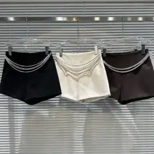 華やかなビジュー付きフリンジチェーンウエストチェーンのショートパンツ【毛織物・女性用・トレンド】（セットアップ対応）