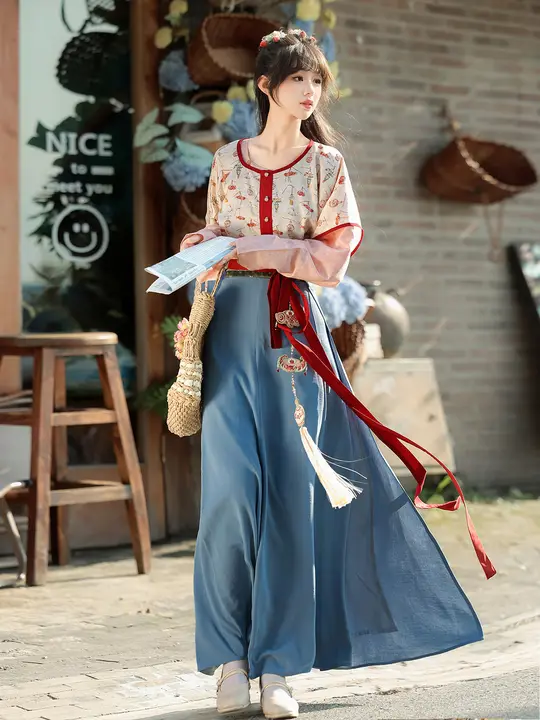 春用 漢服 女性用 丈夫なデザインのタンクトップ【日常着・美しい灯影模様】（セットアップ対応）