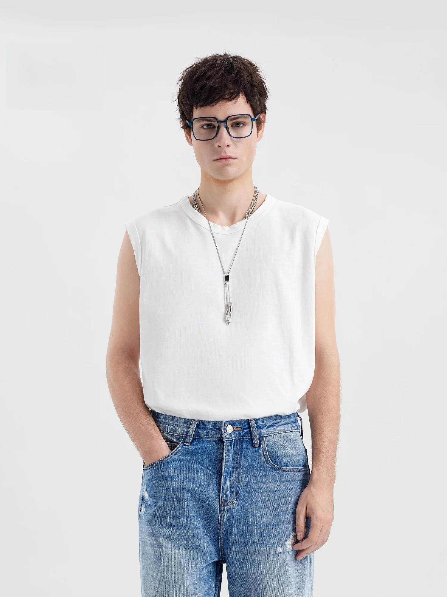 男のノースリーブは、本当にシンプルなデザインが一番？