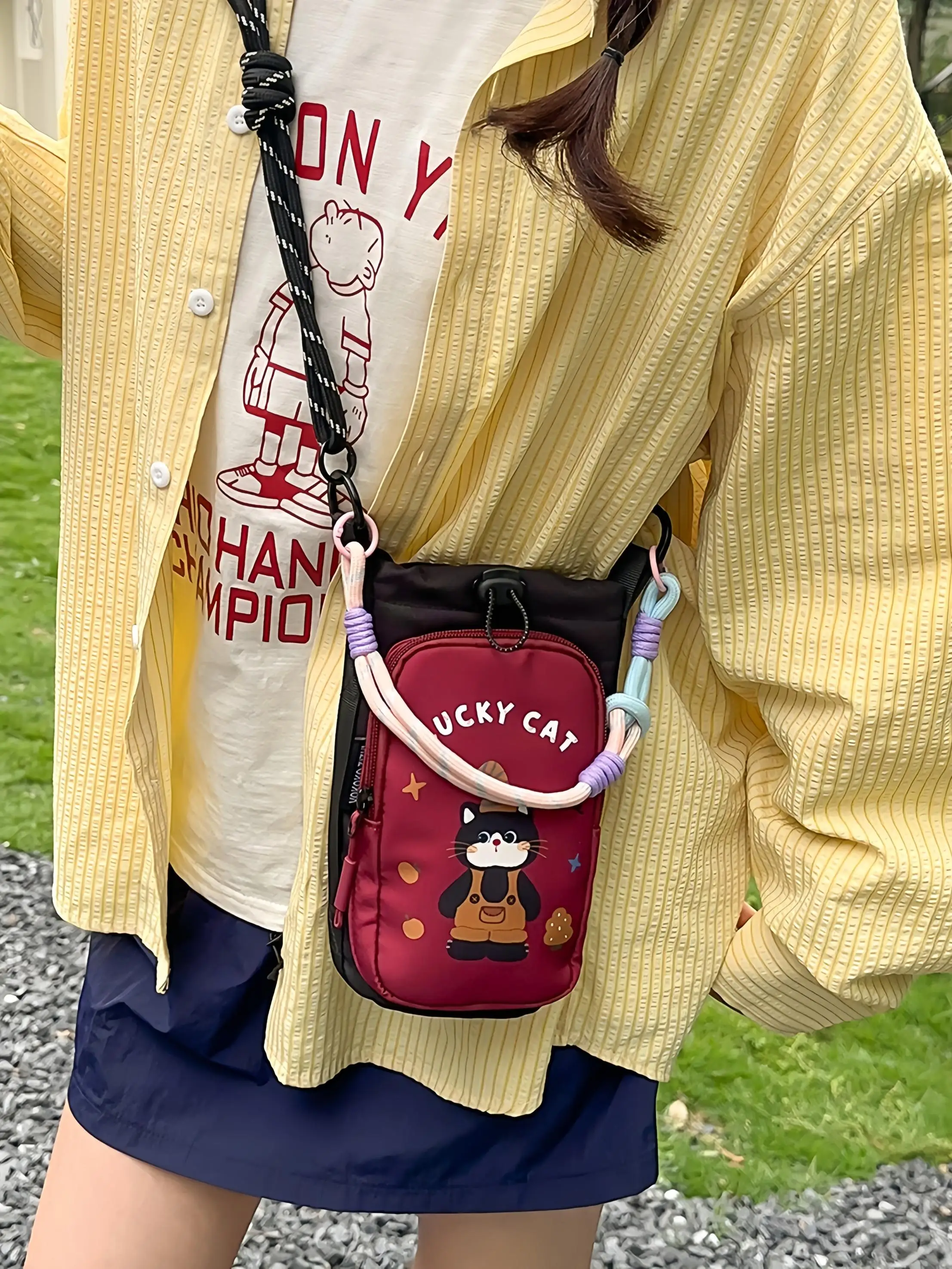 通勤の終わりに差し込む、ちょっとした「甘さ」が心を癒すミニスマホポーチは？