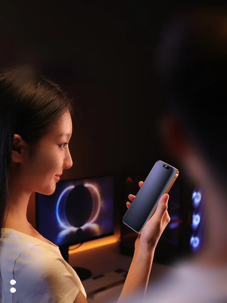 AndroidとiPhoneどちらがおすすめ？iPhoneのプライバシーフィルム選びで失敗しない方法は？