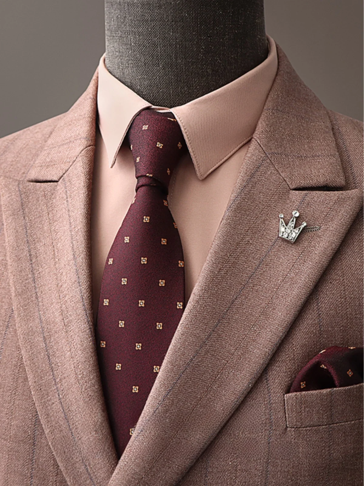 ascot tie とは何か？そして、なぜ今、私たちの日常に「ドットネクタイ」が欠かせないのか？