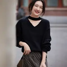 女性用黒のVネックニットセーター【秋冬用・着るニット】
