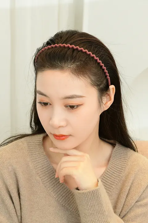 黒色シンプルデザイン ヘアバンド【滑り止め付き・化粧お手入れ用】