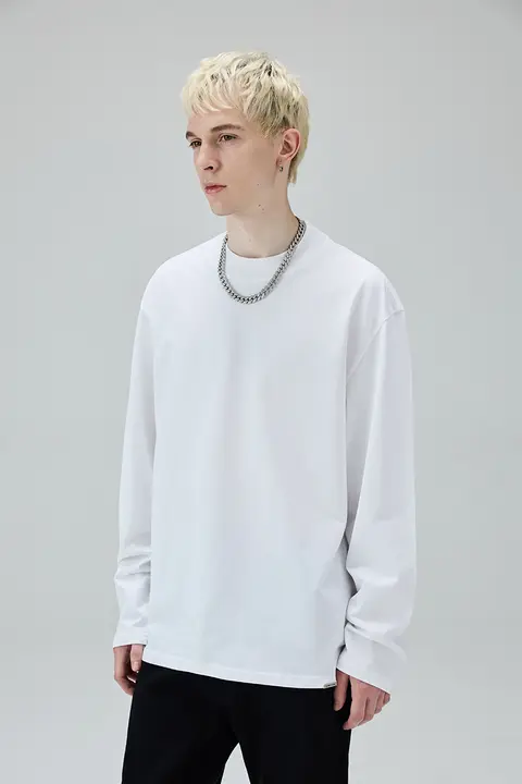 シンプルなハイネック長袖Tシャツ【カジュアル・秋用・ゆったりフィット】