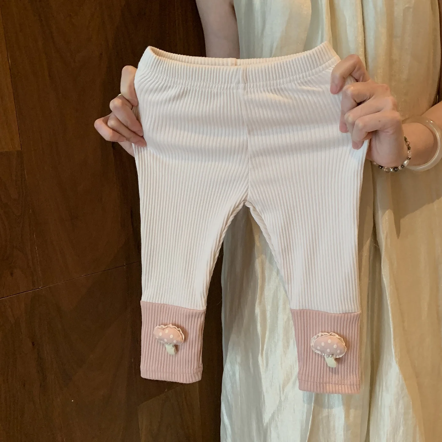 1歳 女の子 服 おしゃれ どう選ぶ？カジュアルでキュートな秋用セットアップがベストな理由