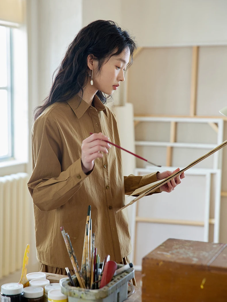 4月20度の服はどう選ぶ？長綿シャツと花苞スカートのヴィンテージスタイルが解決する春の悩み