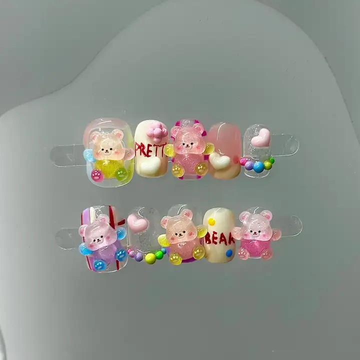 可愛い小熊デザインの透け感ネイルチップ【ショート・取り外し可能】