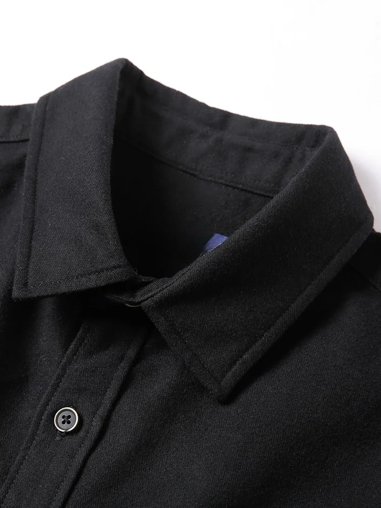 黒柄シャツ メンズ 通勤コーデに最適なスタンドカラー長袖シャツ