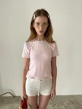 リボンロゴデザインのキャミソールとTシャツの組み合わせ（セットアップ対応）