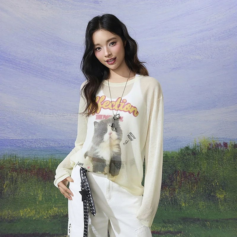 春の猫柄プリントニットトップス【ゆったりシルエット・クルーネック・女性用】