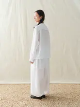 透感のある苎麻の軽やかでゆったりとした文芸スタイルシャツと束脚ランタンパンツ（セットアップ対応）