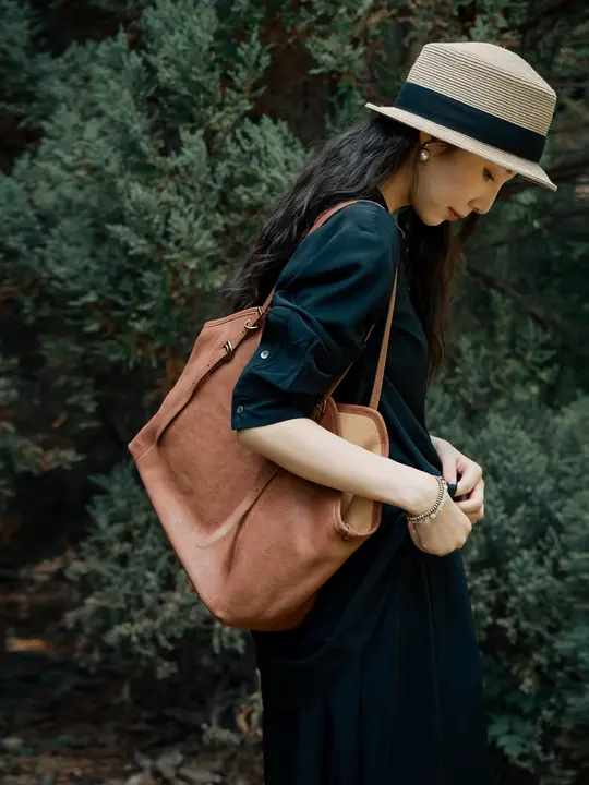 エコレザー使用のトートバッグ【ワビサビスタイル・大容量・肩掛け】