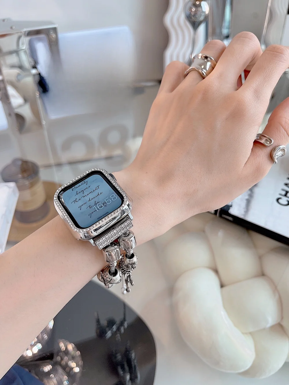 イエスマート おすすめの金属バンド：Apple Watch対応ワイドデザインの実用性と適用範囲
