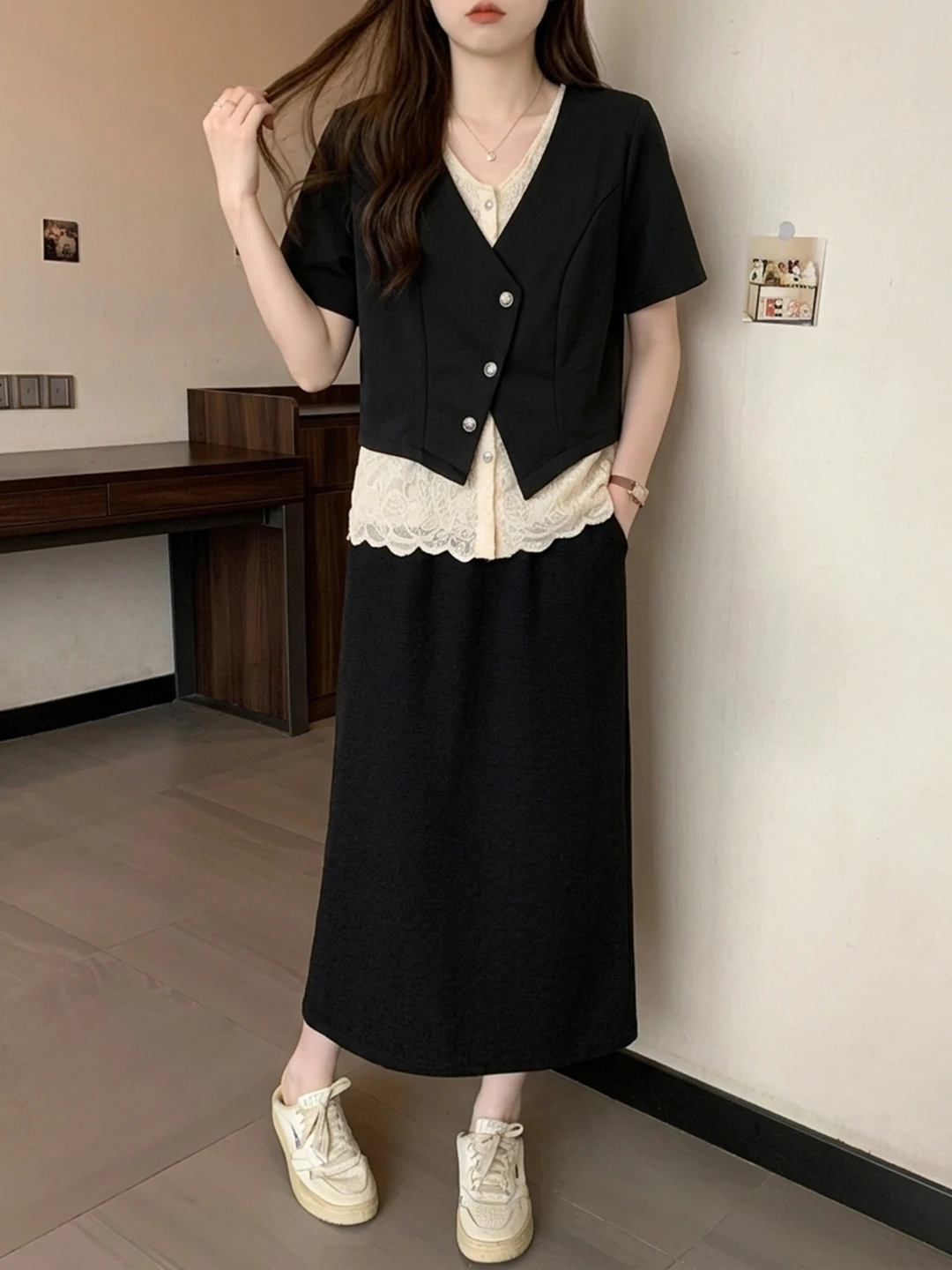 夏服ファッションで「透け感」を楽しむなら、どう選ぶ？