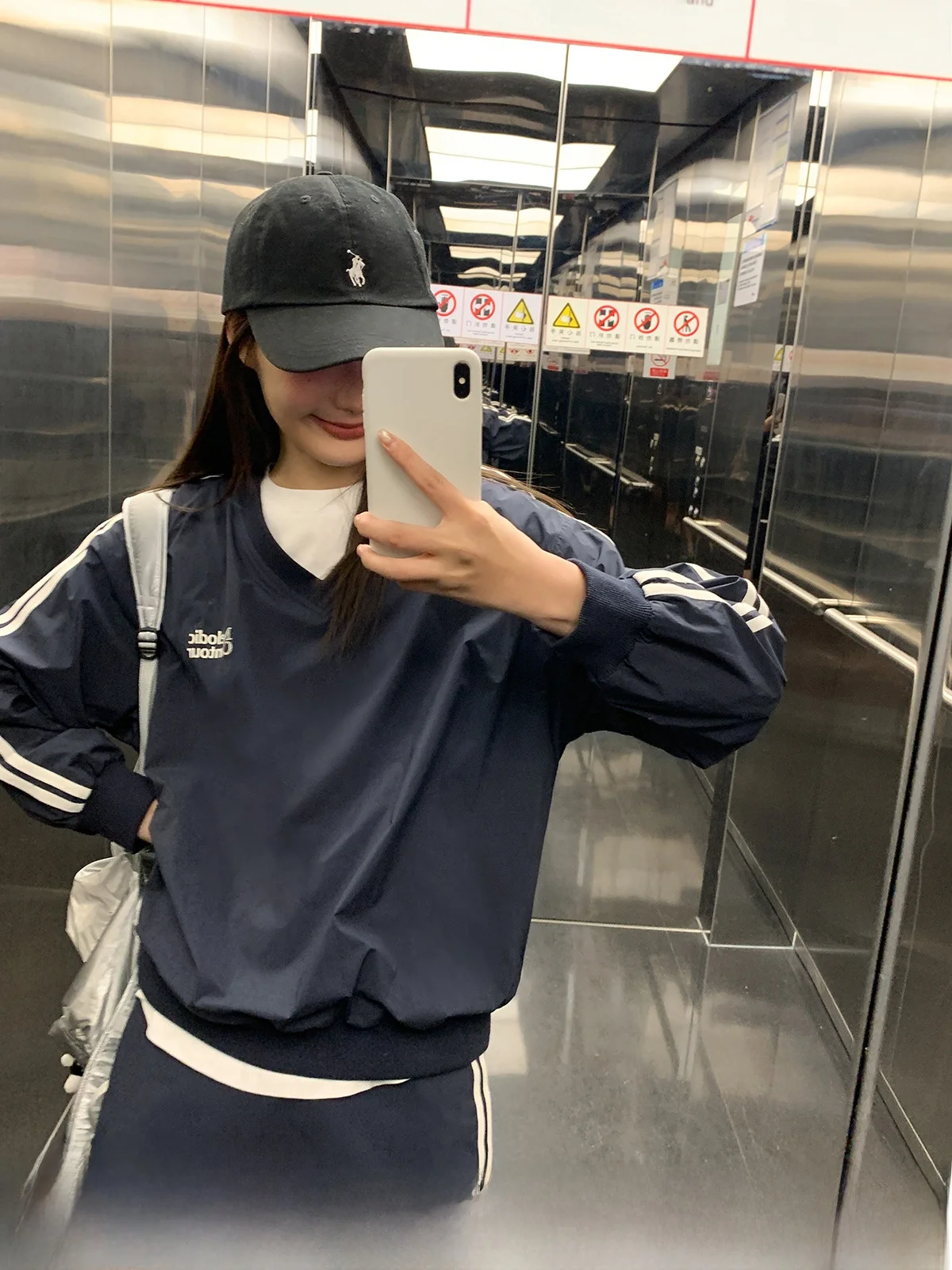「tシャツワンピース コーデ」で失敗しない方法は？Hello Canonのネックルーズコントラストレタースウェットシャツが解決する