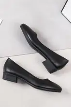尖ったトゥの黒いレディースパンプス【ソフトソール・職場用・フラット・長時間履いても疲れにくい】